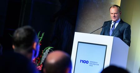 Tusk gra w grę wymyśloną przez Kaczyńskiego. I wygrywa [OPINIA]