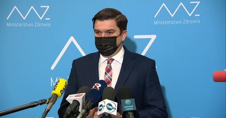 Rzecznik MZ: Spadki nowych zakażeń na poziomie 34 procent tygodniowo.