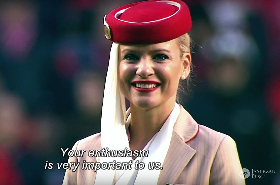 Stewardessy z Emirates pokazują jak zachować się podczas meczu