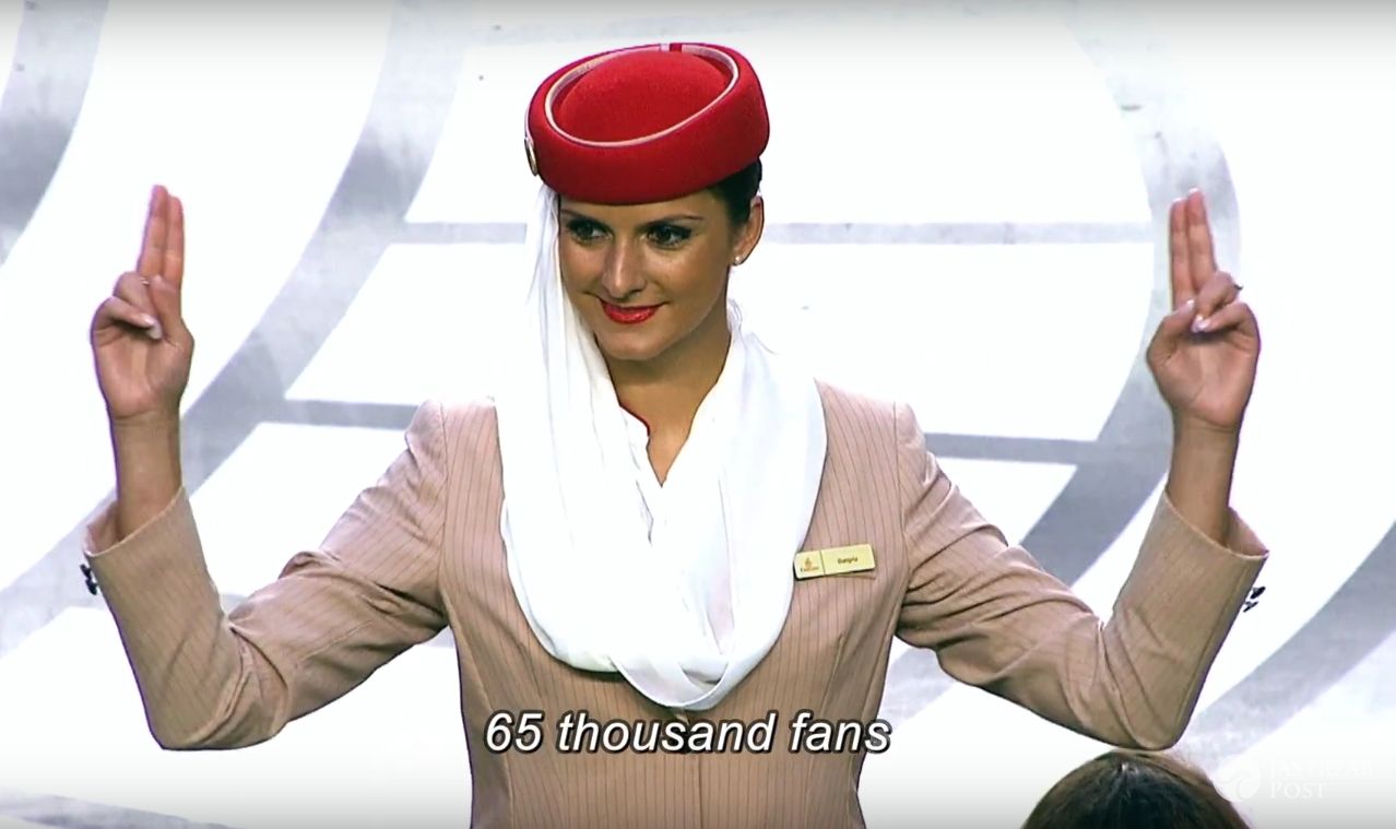Stewardessy z Emirates pokazują jak zachować się podczas meczu