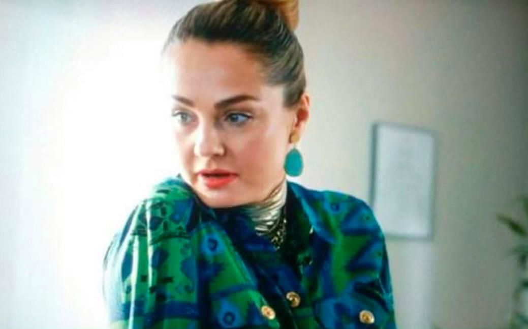 Małgorzata Socha w tym samym ubraniu co gwiazda Niani