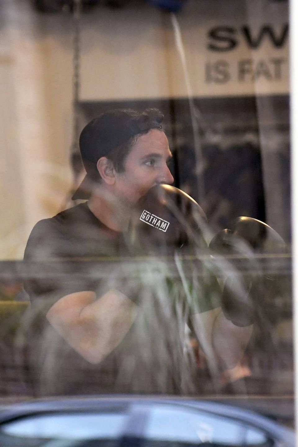 Bradley Cooper trenuje boks