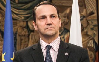 Sikorski: przystąpienie do strefy euro wymaga zmiany konstytucji