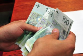 "Jesteśmy krajem biednym". Ekspert ostrzega: można łatwo wpaść w spiralę długu