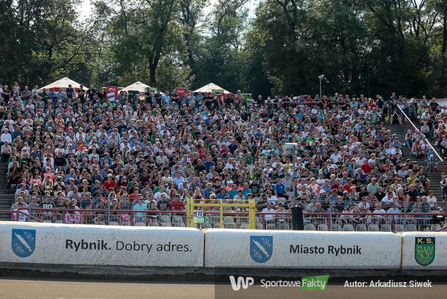 Komplet widzów na stadionie w Rybniku