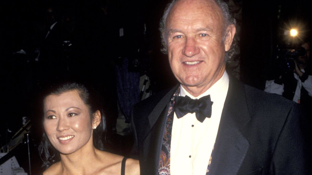 1994 Vanity Fair Oscar Party - ArrivalsGene Hackman and Betsy Arakawa during 1994 Vanity Fair Oscar Party - Arrivals at Morton's Restaurant in West Hollywood, California, United States. (Photo by Ron Galella/Ron Galella Collection via Getty Images)Ron Galella