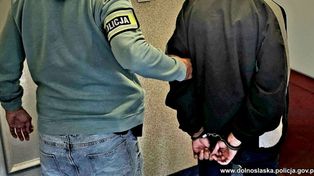 Jawor: 44-latek stawił się na dozór. Trafił od razu do więzienia