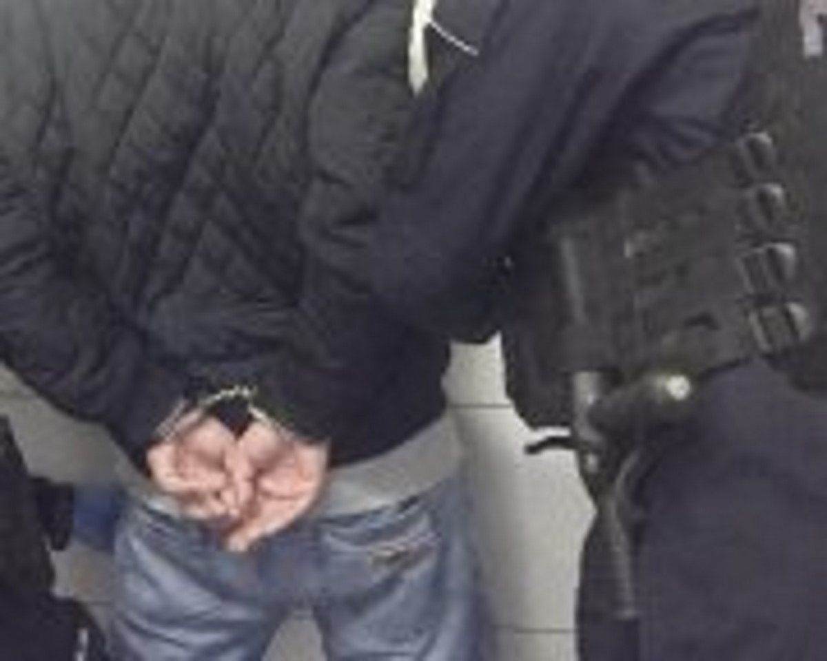 Warszawa. Policjanci zatrzymali dwóch mężczyzn podejrzanych o rozbój 