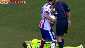 Atletico - Barcelona: Sędzia liniowy uderzył chorągiewką Albę