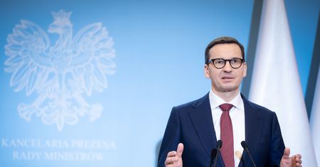 "Premier, prezydent, a później papież". Dymisja za wychodzenie przed szereg