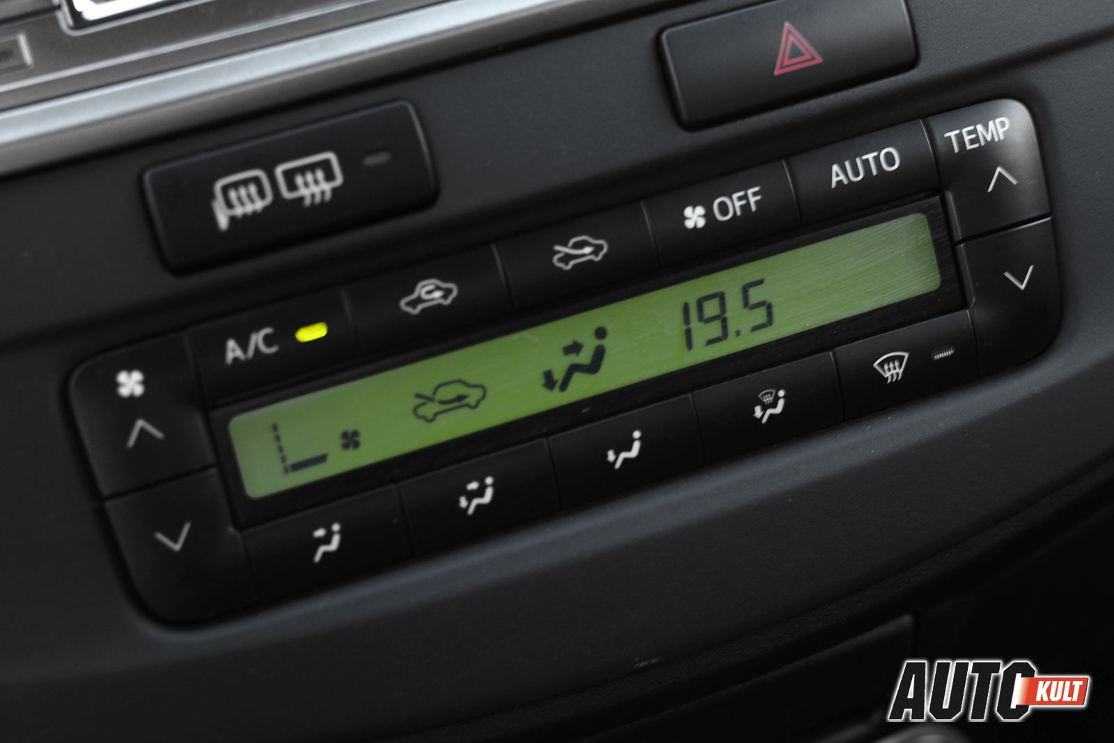 Toyota Hilux SR5 3,0 D4D A/T - test [galeria zdjęć] 16