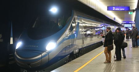 Pendolino wyjechało na tory, ale tłumów nie było. Na kolei zmiany w rozkładzie jazdy