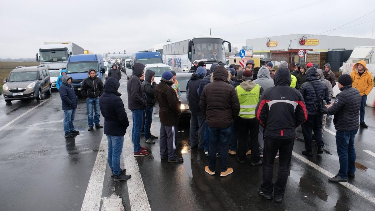 26 listopada 2018 r. Ukraińcy blokują przejście graniczne w Medyce.
