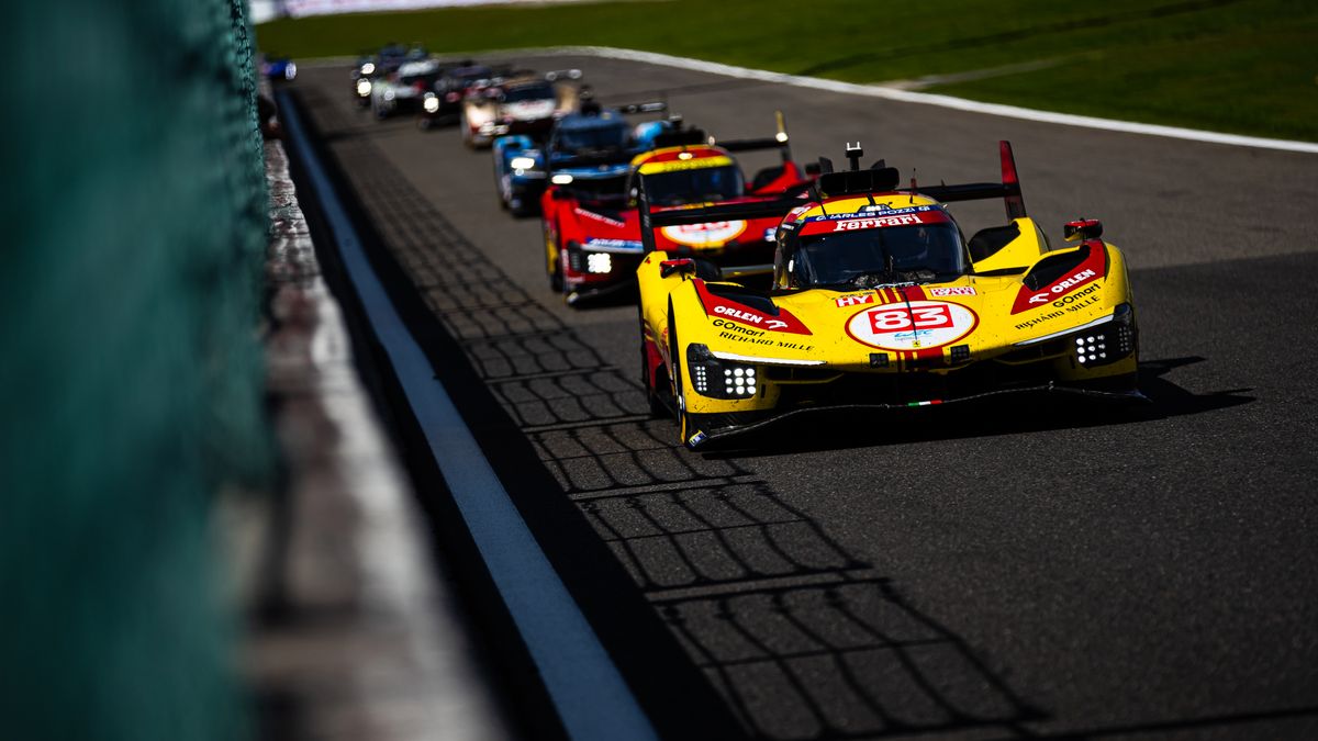 Materiały prasowe / Javier Jimenez / DPPI / Na zdjęciu: Robert Kubica na czele (numer 83)