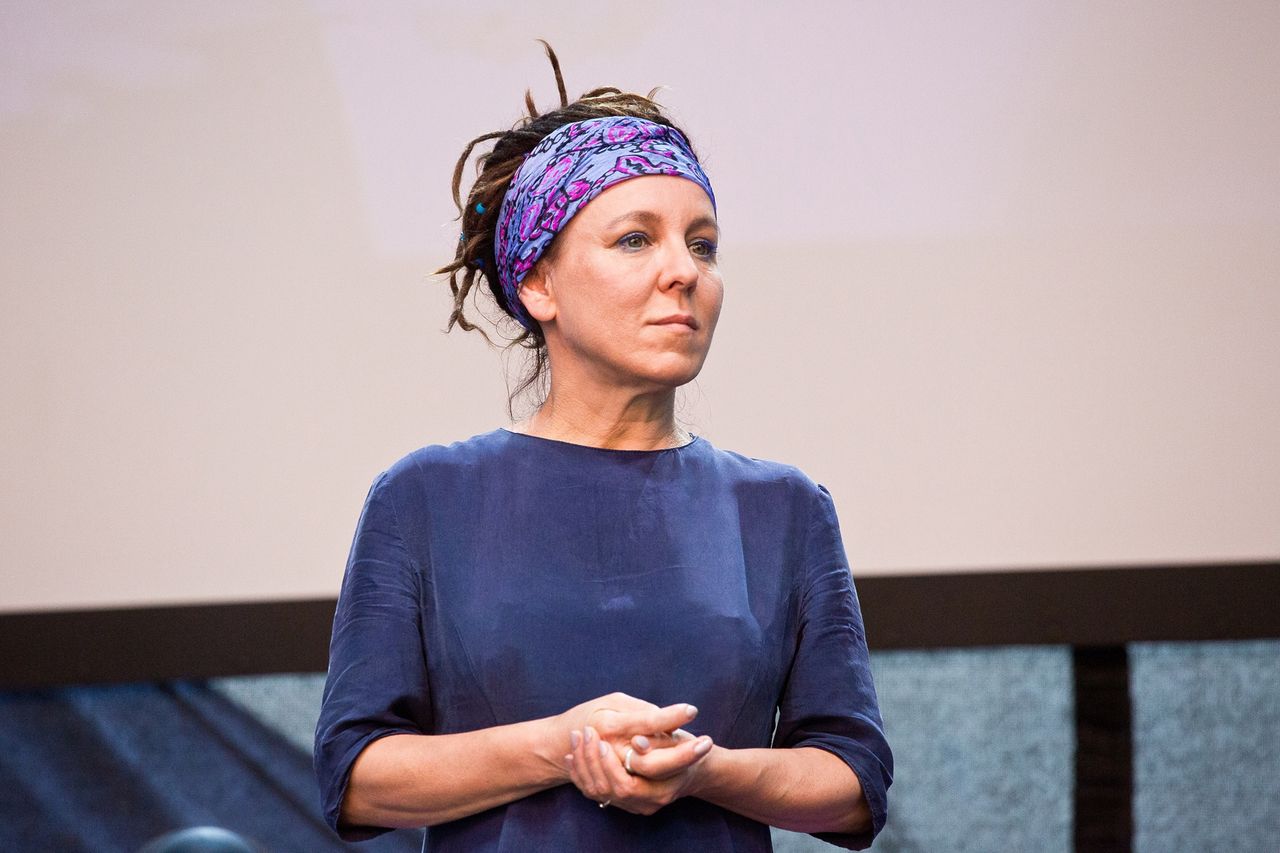 Fundacja Olgi Tokarczuk zlicytowała zniszczone książki. Zebrano pokaźną sumę