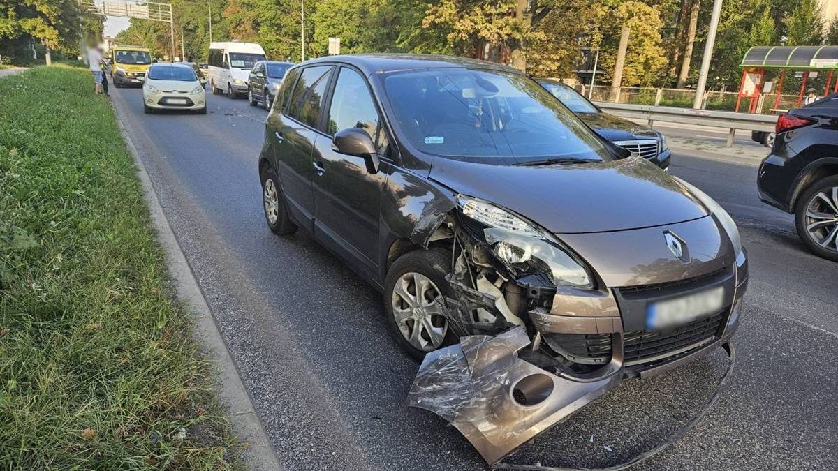 Renault zderzył się z fordem na al. Kraśnickiej w Lublinie