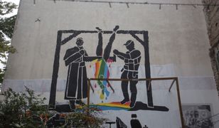 LGBT. Nowy mural w Warszawie, są na nim ksiądz i policjant