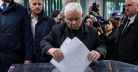 Ile naprawdę zarabiają posłowie? Więcej od oficjalnych kwot