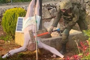 Liban. Izraelski żołnierz chwycił za młot. Stłukł figurę Chrystusa. Oto finał