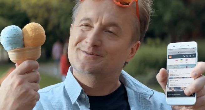 Robert Górski i Mikołaj Cieślak na lodach reklamują podwójny pakiet internetowy w Orange na Kartę (wideo)