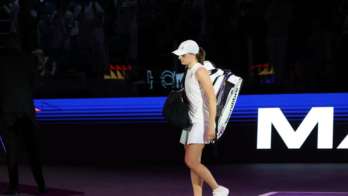 PAP / Marcin Cholewiński / Na zdjęciu: Iga Świątek po meczu z Coco Gauff podczas WTA Finals