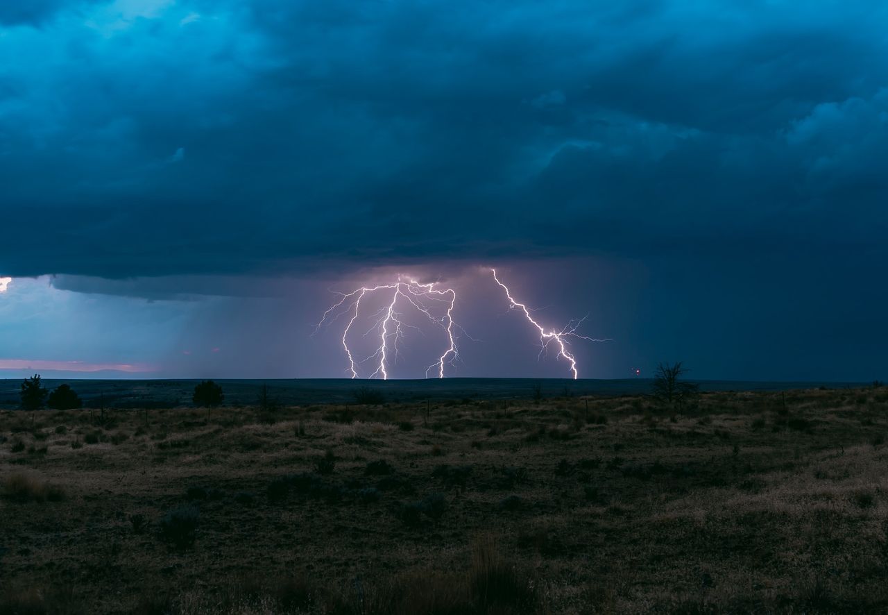 Pogoda na poniedziałek. Deszcz, grad, burze i duża różnica temperatur