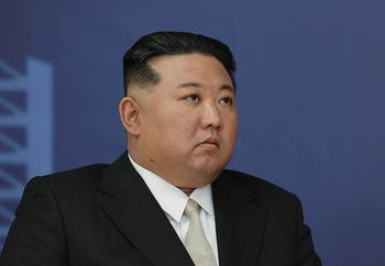 Kim Dzong Un mobilizuje żołnierzy. Muszą pracować na polu