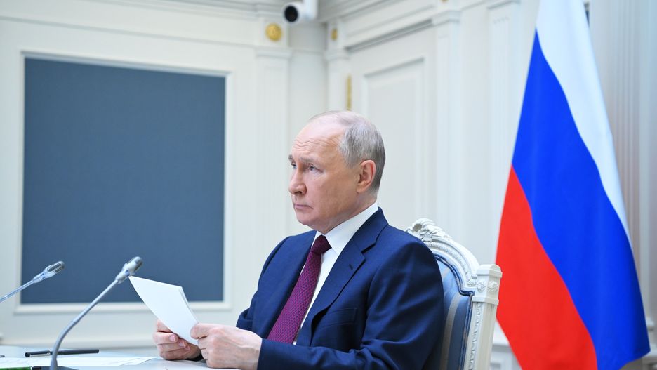 Russian President Vladimir Putin attends a meeting of the Shanghai Cooperation Organisation (SCO) Heads of State Council via a video conference at the Kremlin in Moscow, Russia, 04 July 2023. Putin welcomed Iran's entry into the SCO and urged for a speedy completion of the process of the Republic of Belarus joining. EPA/ALEXANDER KOZAKOV/SPUTNIK/KREMLIN POOL / POOL MANDATORY CREDIT Dostawca: PAP/EPA.