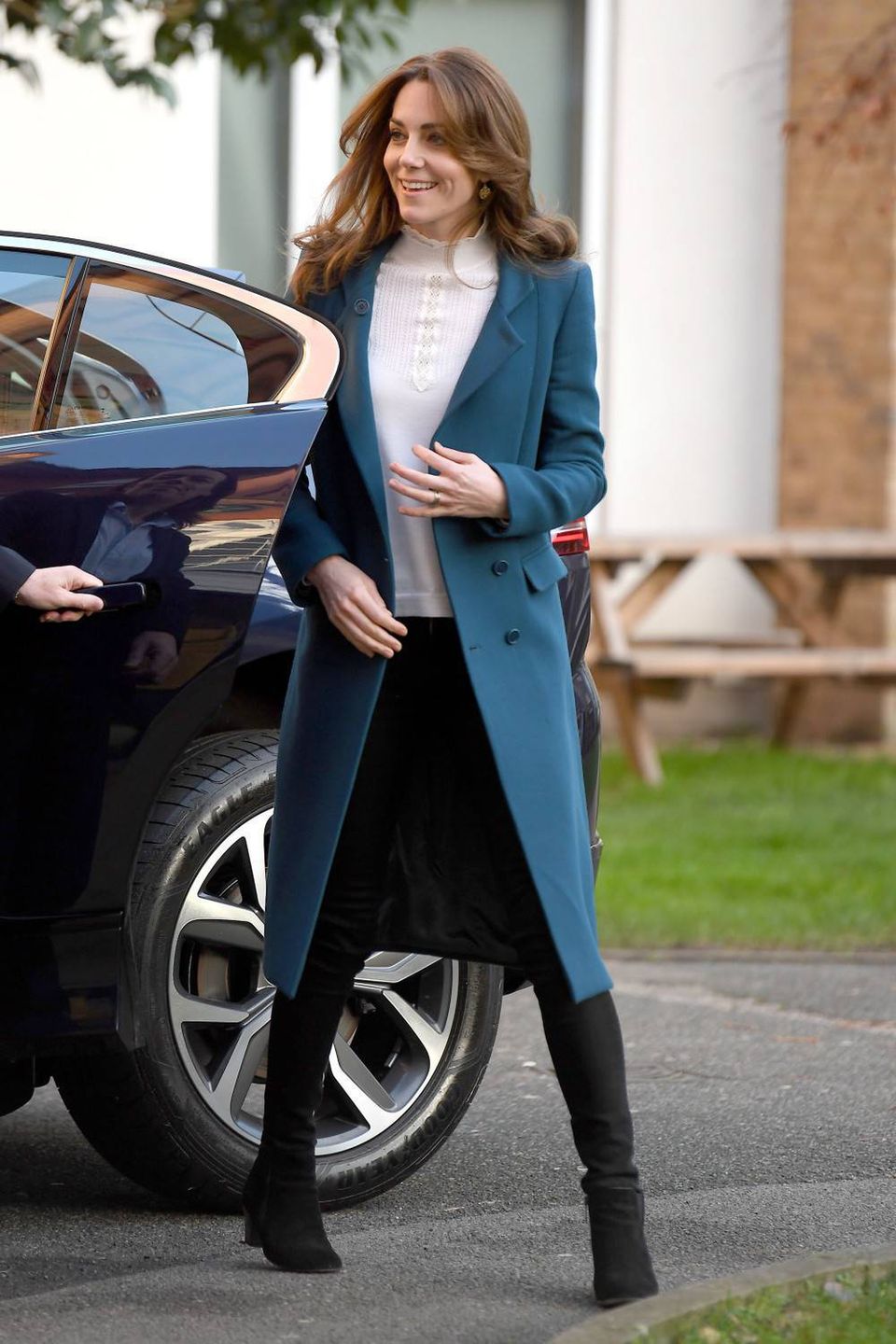 Księżna Kate w niebieskim płaszczu