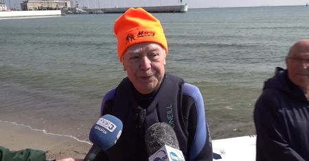Ma 89 lat, mówią na niego “Małolat”. Właśnie został najstarszym windsurferem
