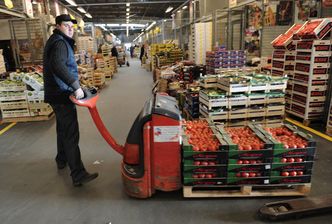 Zakaz handlu w niedzielę odbije się czkawką w poniedziałek. Problem ze świeżymi warzywami i owocami