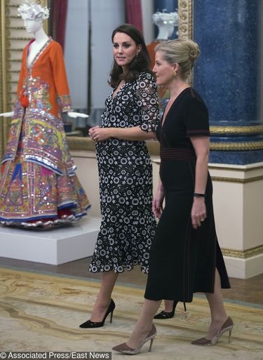 Księżna Kate pokazała duży ciążowy brzuch