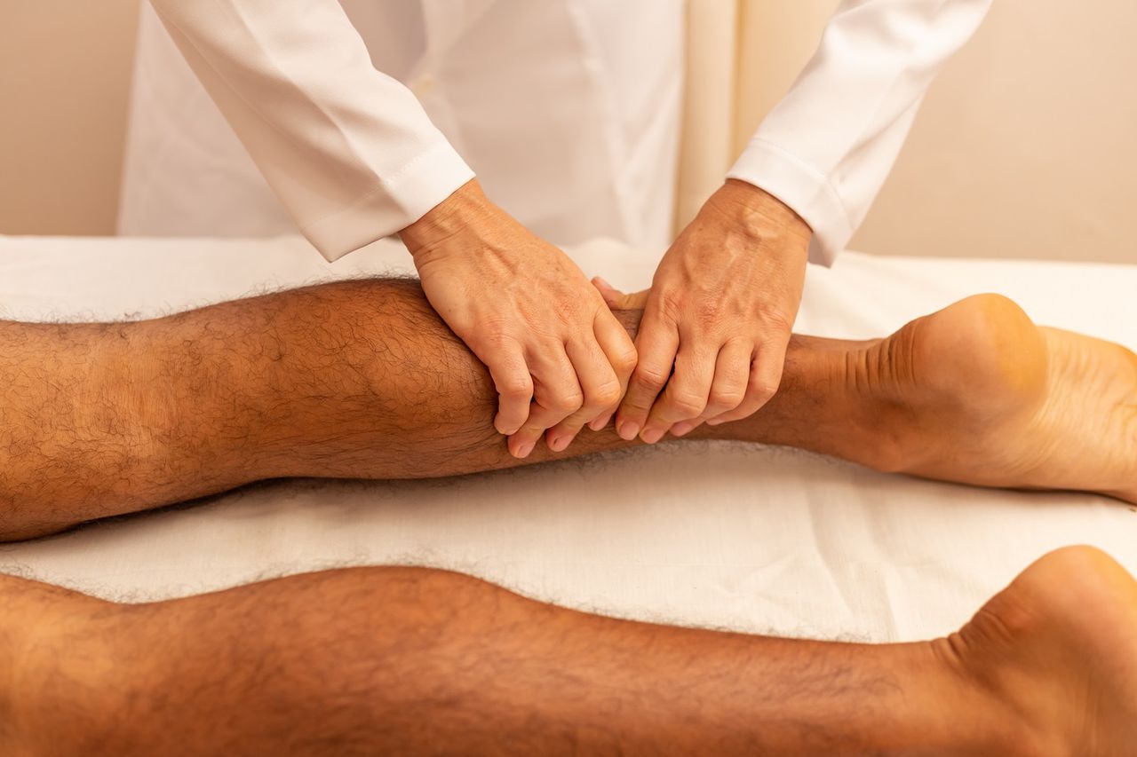 Pierwszy objaw raka trzustki. Najczęściej towarzyszy mu ból łydek