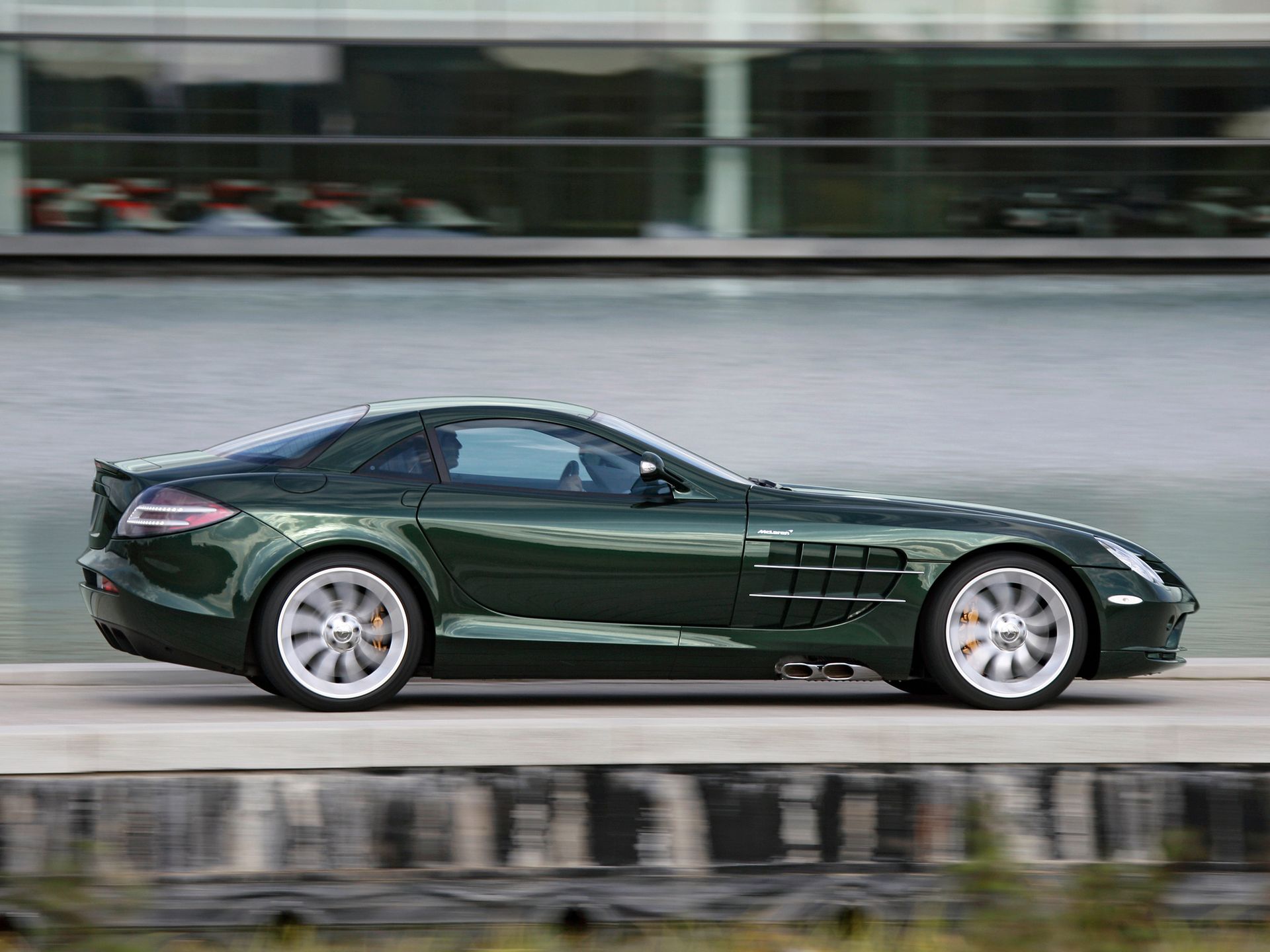 Pokolenie wcześniej: Mercedes-Benz SLR McLaren 28