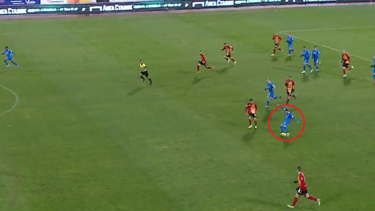 Twitter / Match Premier / Na zdjęciu: asysta Sebastiana Szymańskiego