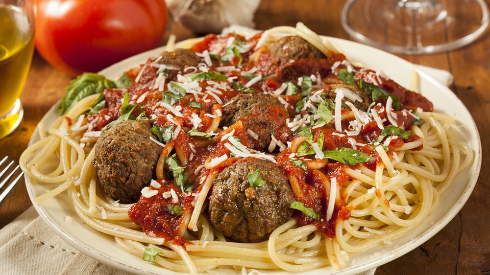 Spaghetti z pulpetami z sosie pomidorowym w puszce