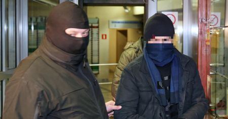 Afera KNF. "Był zabity psychicznie". Kluczowego dnia Gawkowski widział Marka Ch. w Singapurze