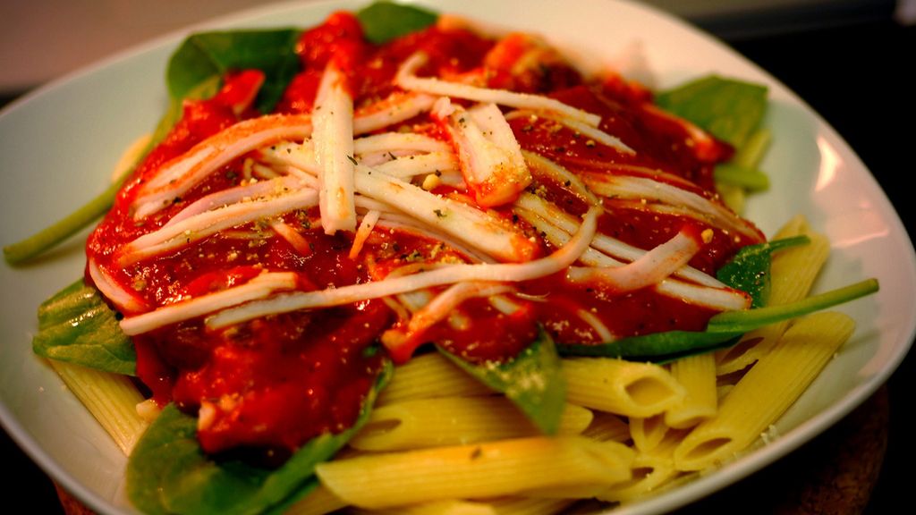 Makaron z sosem pomidorowym (bez mięsa) w puszce