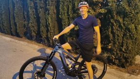 Ten szczegół przykuwa uwagę. Przyjrzyj się rowerowi Lewandowskiego