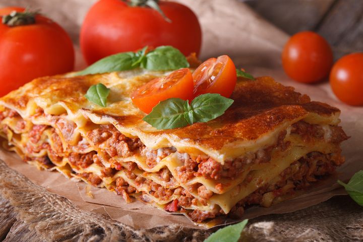 Mrożona lasagne z mięsem i sosem o niskiej zawartości tłuszczu