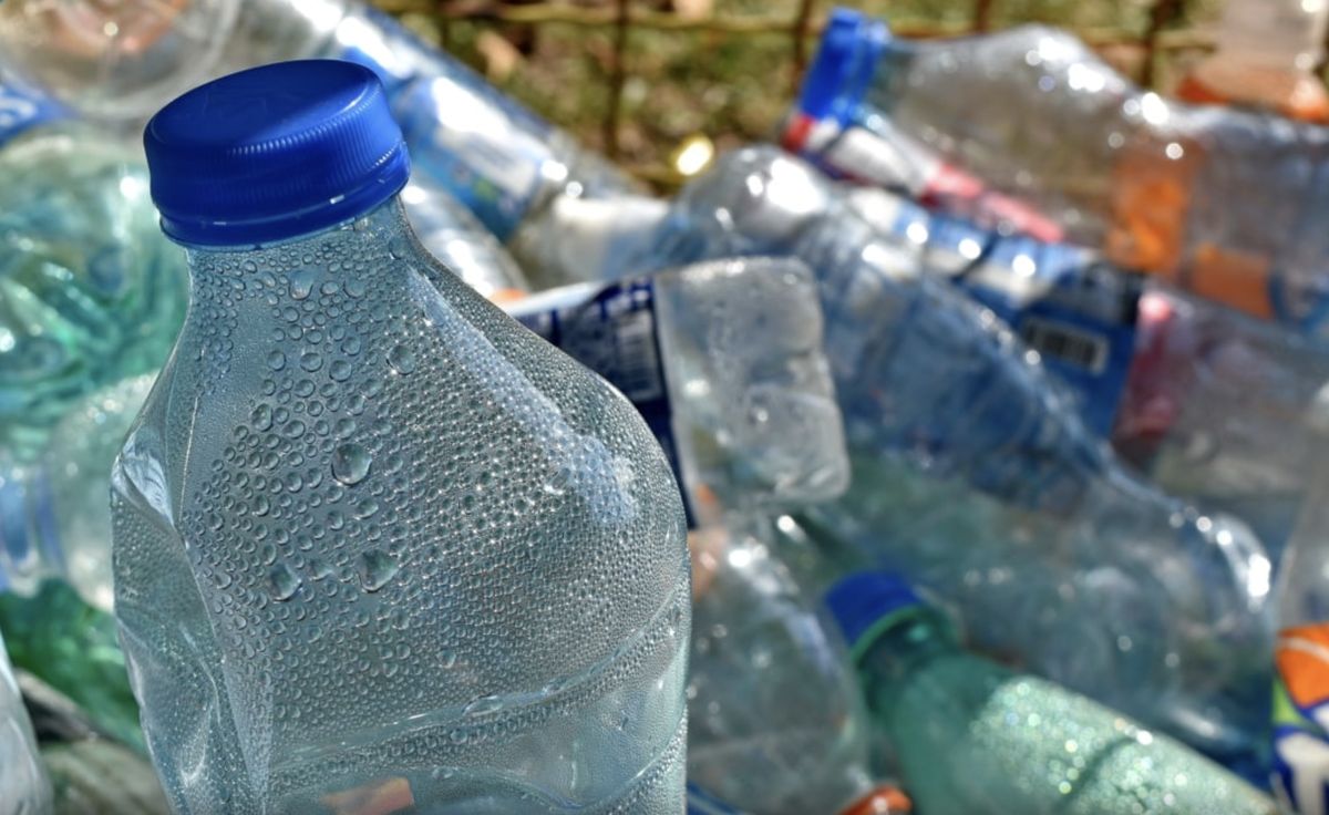 Plastikowe opakowania na wodę niebezpieczne dla zdrowia