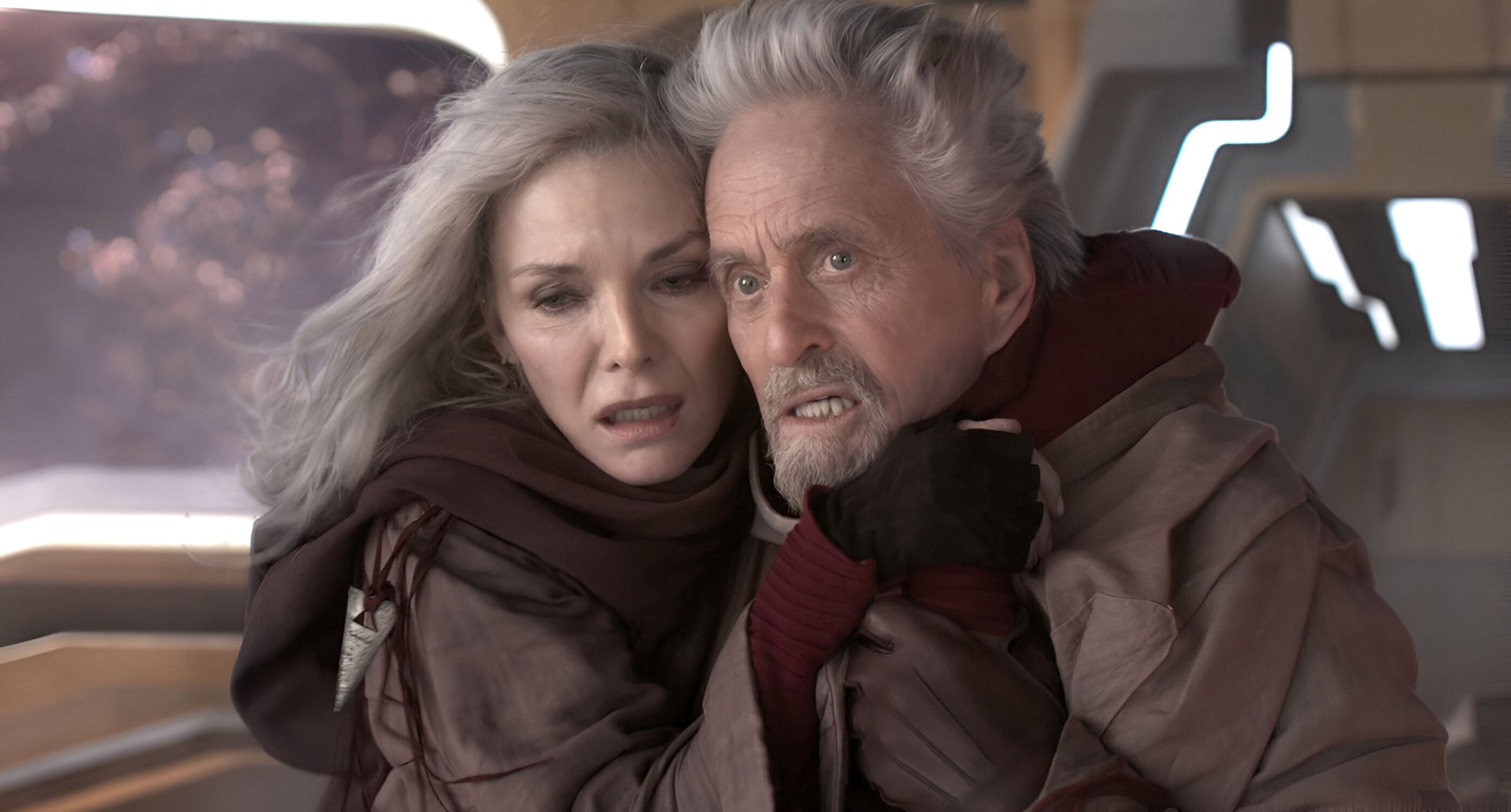 Michelle Pfeiffer i Michael Douglas w filmie "Ant-Man i Osa: Kwantomania"