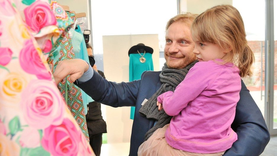 Tak mieszka i żyje na co dzień Bartosz Żukowski, czyli lubiany przez widzów Walduś ze &#34;Świata według Kiepskich&#34;.