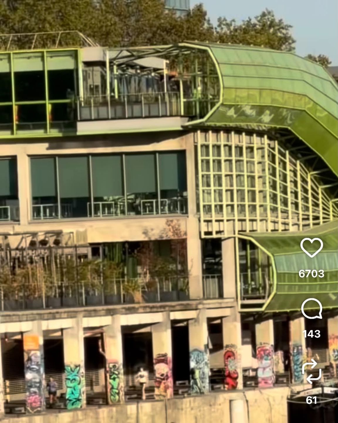  Institut Français de la Mode w Paryżu