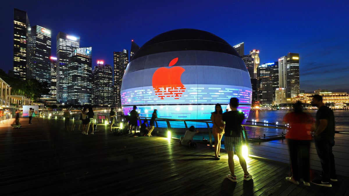 Salon Apple Store w Singapurze, fot. Getty Images