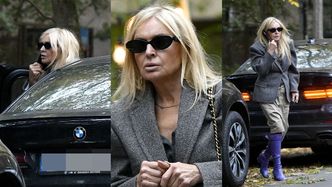 Stylowa Monika Olejnik pędzi do jubilera w fioletowych kozakach za 10 tysięcy i torebką Chanel za 26 tysięcy
