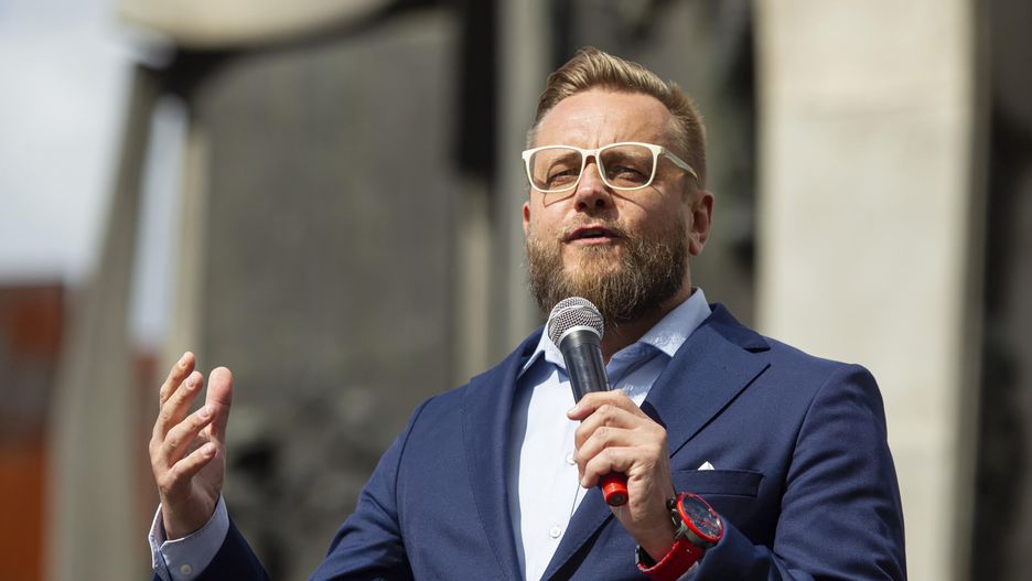 Rybnik. Protest przed sanepidem. Tanajno pisze o "kolaborantach SS"