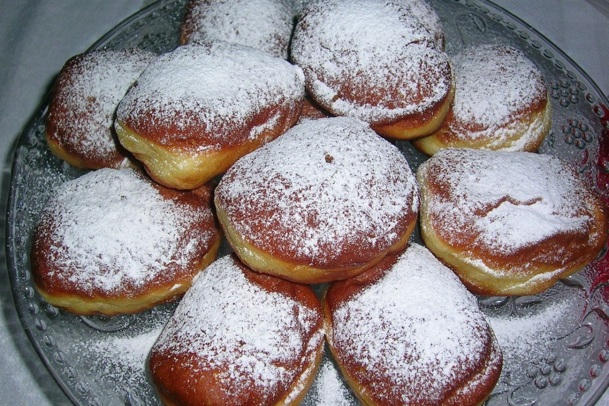 Jak zrobić puszyste domowe pączki? 