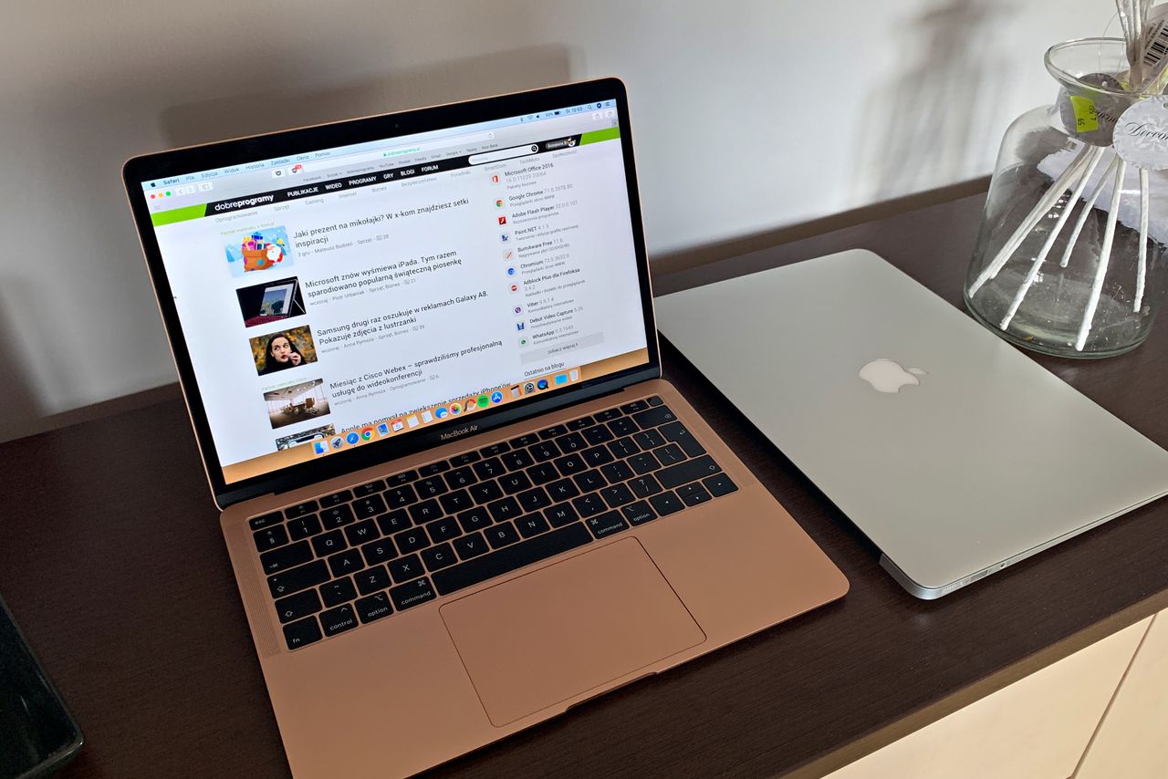 Nowy MacBook Air wraz z poprzednią generacją.