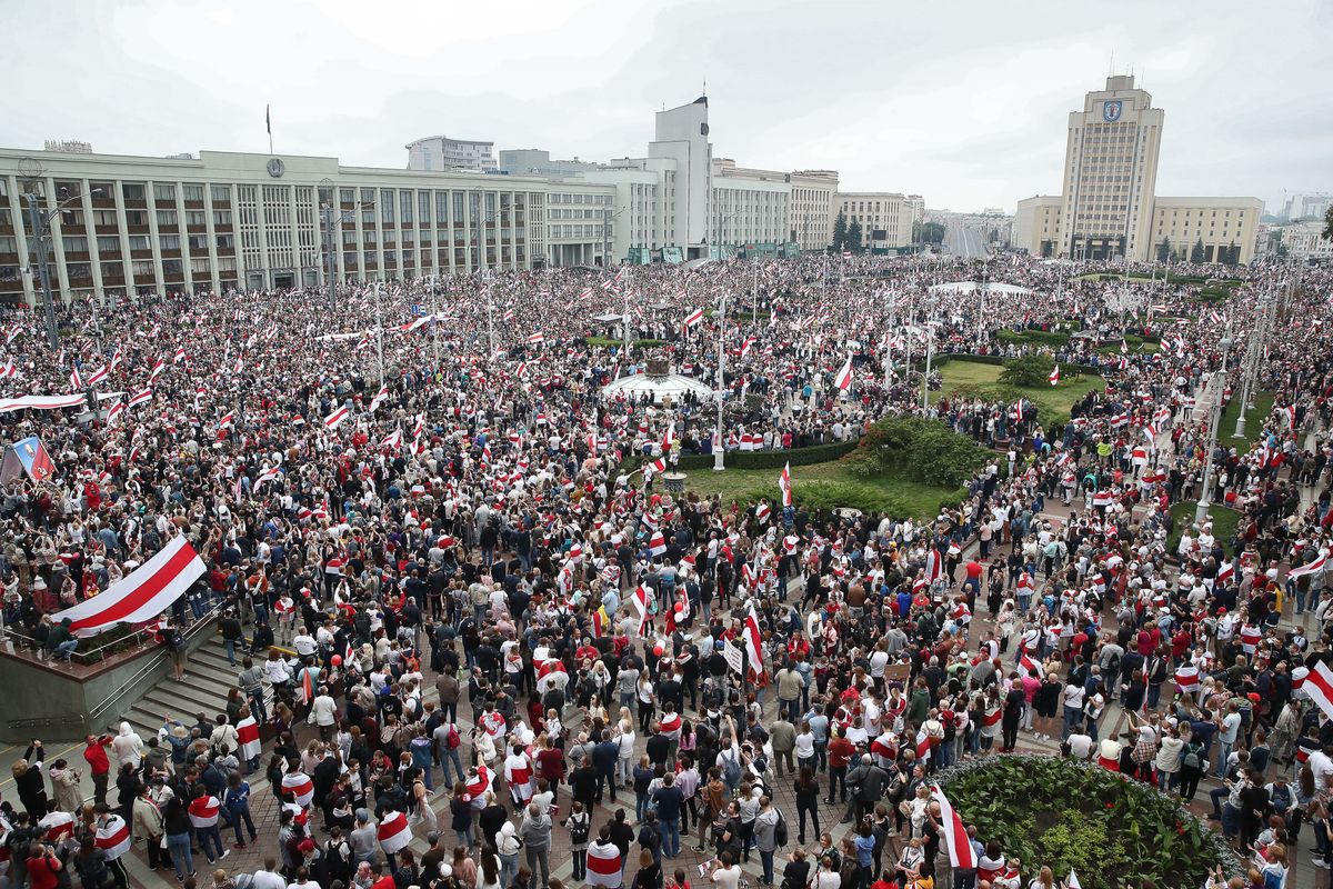 Białoruś. Dziesiątki tysięcy ludzi na ulicach Mińska